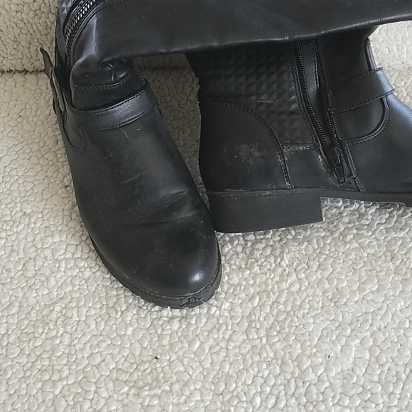 Boots - Picture 3 of 4